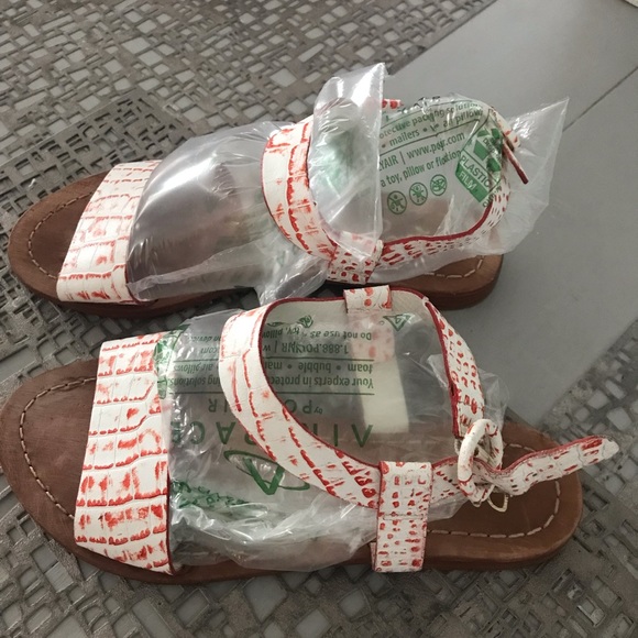 Alice + Olivia Bella sandals super cute - Picture 2 of 4